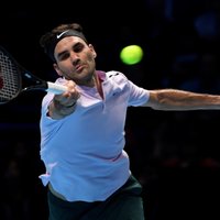 Federers iekļūst sezonas noslēguma turnīra pusfinālā; Soks pēc atspēlēšanās saglabā cerības