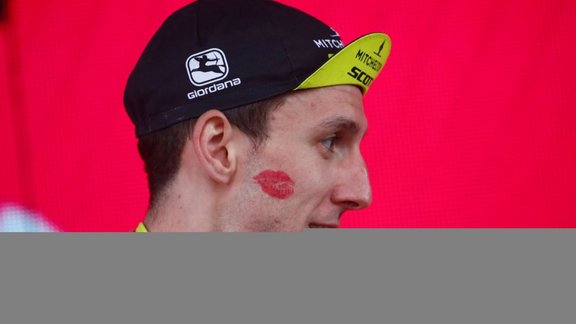 Kopvērtējuma līderis Jeitss uzvar sarežģītā 'Giro d'Italia' posmā Kopvērtējuma līderis Jeitss uzvar sarežģītā 'Giro d'Italia' posmā