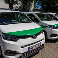 Foto: Rīgas policijas autoparku papildina 20 jauni mikroautobusi