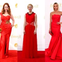 Iedvesmai: sarkano vakarkleitu izlase no 'Emmy' balvu pasniegšanas ceremonijas