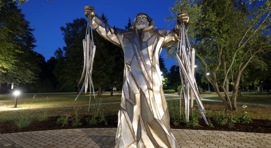 ФОТО. В Энгуре создали парк скульптур, посвященный… угрю!