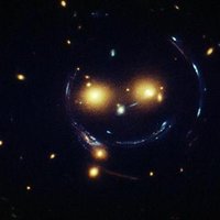 Ar Habla teleskopu atrod 'kosmosa smaidiņu'
