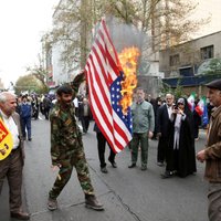Foto: Irānā atzīmē 40.gadadienu kopš ASV vēstniecības ieņemšanas
