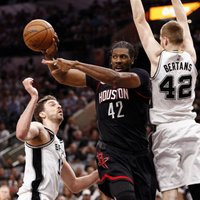 Bertāns neglābj 'Spurs' no smagas neveiksmes NBA 'play-off' otrās kārtas ievadā