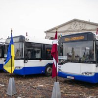 Palīdzēs bērniem tikt uz skolu – Čerņihivu sasnieguši ‘Rīgas satiksmes’ ziedotie autobusi