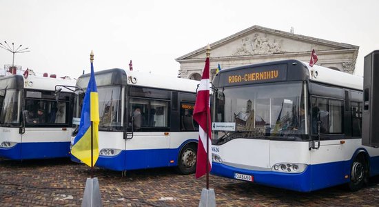 Palīdzēs bērniem tikt uz skolu – Čerņihivu sasnieguši ‘Rīgas satiksmes’ ziedotie autobusi