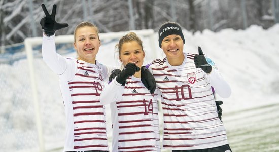 Latvijas futbolistēm neizdodas triumfēt UEFA Nāciju līgas grupā