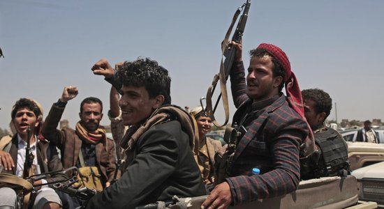 Jemenas hutiešu nemiernieki nolaupījuši Izraēlas magnātam piederošu kuģi