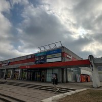 Foto: 'Ēras gals' – Purvciemā demontēta lielveikala 'Minska' izkārtne  
