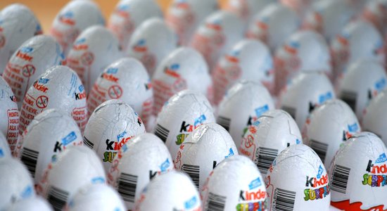 Salmonelozes dēļ Lielbritānijā atsauktas šokolādes olas 'Kinder Surprise'