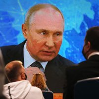Putins par Navaļnija indēšanu: ja mums vajadzētu, izdarītu līdz galam