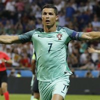 Ronaldu palīdz Portugālei iekļūt EURO 2016 finālā