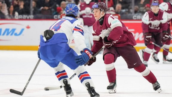 "Viņš pārredz laukumu" – Latvijas U-20 izlases uzbrucējam paredz labu vietu NHL draftā