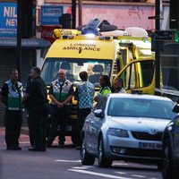 Mikroautobusam uzbraucot gājējiem, Londonā miris viens cilvēks un astoņi ievainoti