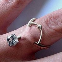 ФОТО. Любовь – боль: вместо кольца теперь модно делать пирсинг на пальцах