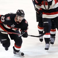 'Senators' hokejisti ar Daugaviņu sastāvā negūst vārtus mačā pret Karolīnas 'Hurricanes'