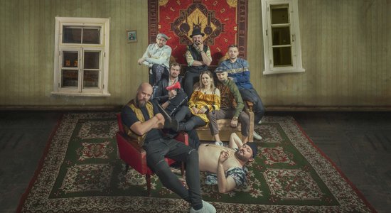 Noklausies! 'Very Cool People' izdod jaunu albumu un mūzikas video