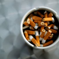 Vācija no 2022. gada aizliegs cigarešu āra reklāmas