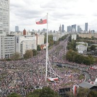 ФОТО. В Варшаве сотни тысяч людей вышли на акцию протеста