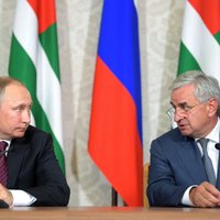 Путин прибыл в Абхазию в девятую годовщину конфликта. Грузия выразила протест