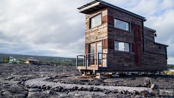 Phoenix House, Fēniksa māja, lavas māja