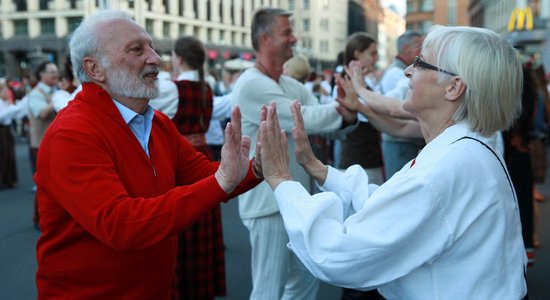 Piektdien - festivāla 'Baltica 2015' 'Dainu kalna diena'