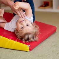 Bērna attīstība un fizioterapija – kādos gadījumos nepieciešama speciālista palīdzība?