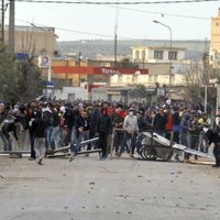 Foto: Arābu pavasara dzimtenē Tunisijā jauni protesti cenu lēciena dēļ