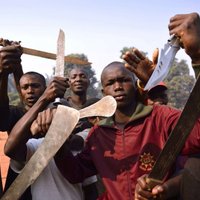 Atriebjoties par nogalinātu ģimeni, Centrālāfrikas iedzīvotājs ēd musulmaņa miesu