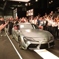Pirmais 'Toyota GR Supra' eksemplārs izsolīts par 2,1 miljonu dolāru