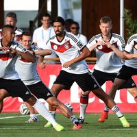 Favorītes Argentīna un Vācija aizvada Pasaules kausa otrās kārtas spēles