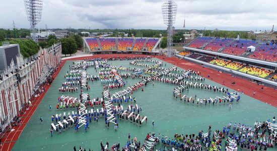 Foto: 'Daugavas' stadionā top deju raksti uzvedumam 'Māras zeme'