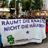 Vairāk nekā 120 likumsargu ievainoti nekārtībās Berlīnē