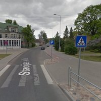 Policija Valmierā aicina atsaukties ceļu satiksmes negadījuma aculieciniekus