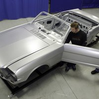 'Ford' piedāvā nopirkt jaunas 1965.gada 'Mustang' virsbūves