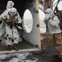 Foto: Ukrainas snaiperi saimnieko Doņeckas lidostas apkārtnē