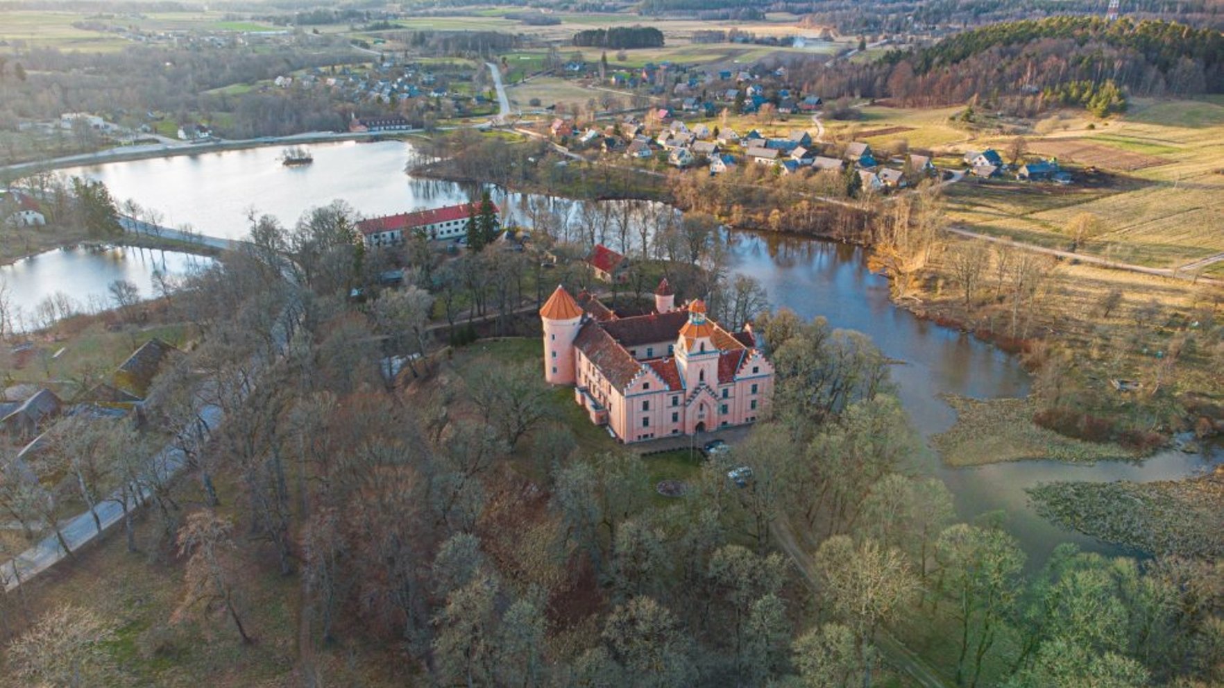 Nepietiekama skolēnu skaita dēļ neatvērs pirmo klasi Ēdoles pamatskolā un Meierovica Kabiles pamatskolā