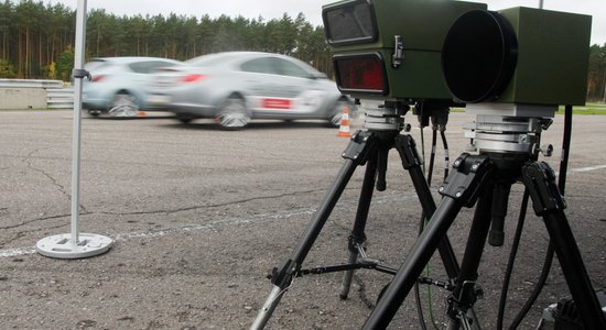 Pēc jauno fotoradaru izvietošanas ceļu policijas uz ceļiem varētu būt mazāk