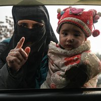 Talibi aizliedz sievietēm garākos braucienos doties bez pavadoša vīrieša