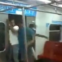 Video: Kā Venecuēlā pasažieri 'okupē' metro vagonu