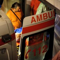 Упавший с платформы экскаватор задавил семь человек в Турции