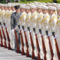 Japāna plāno papildu militāros izdevumus 1,1 miljarda latu apmērā