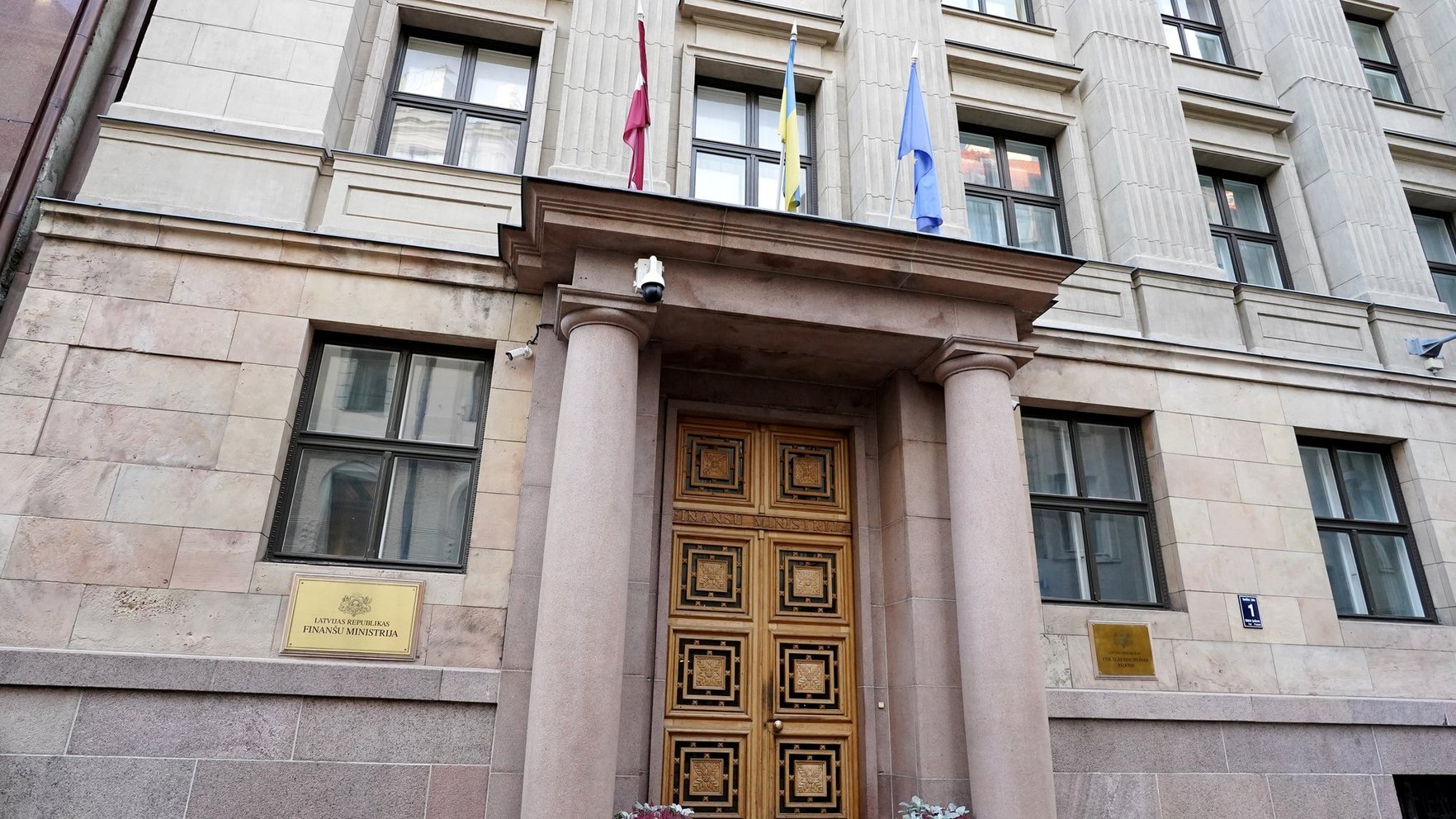 FM konstatē būtiskas neatbilstības Valsts kancelejas datos par atlīdzību