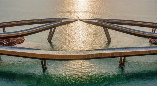 Vjetnamā uzbūvēts neparasts tilts, kur skaisti bučoties