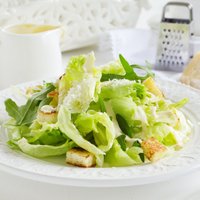 Самый простой вариант салата "Цезарь"