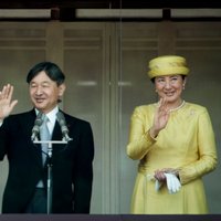 Japānas jaunais imperators Naruhito pirmo reizi sveic sabiedrību