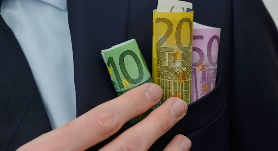 Skaļās lietās iesaistītas personas savulaik partijām ziedojušas 420 000 eiro