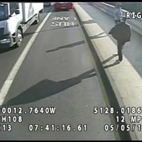 Policija Londonā aizturējusi skrējēju, kurš uz ielas uzgrūda sievieti