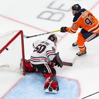 Svečņikovs un Makdeivids NHL kvalifikācijas turnīrā izceļas ar 'hat-trick'