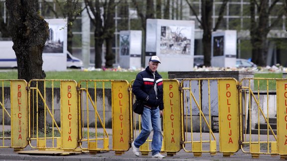 Slēgta pieeja Uzvaras parkā esošajam piemineklim un tā laukumam - 8